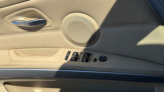 BMW 325i 11 of 29