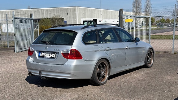 BMW 325i 4 of 5