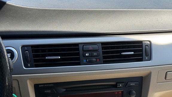 BMW 325i 16 of 29