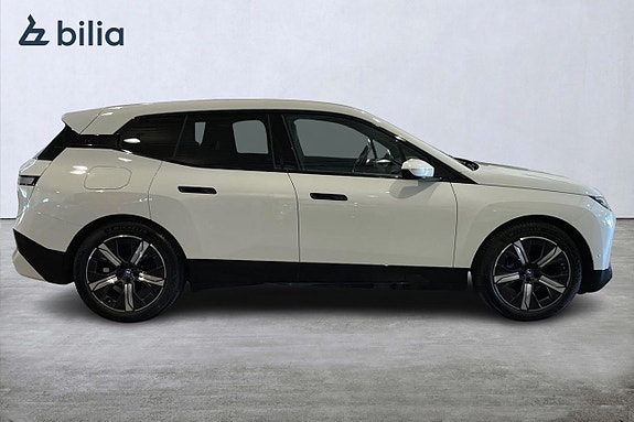 BMW iX 16 of 18