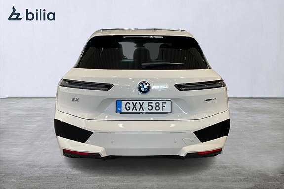 BMW iX 4 of 5