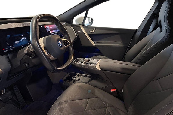 BMW iX 12 of 18