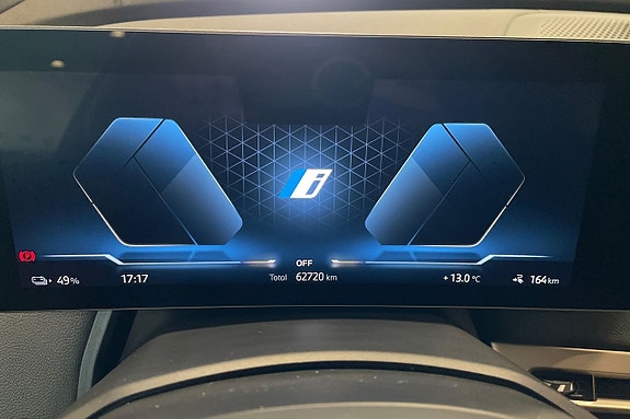 BMW iX 14 of 18
