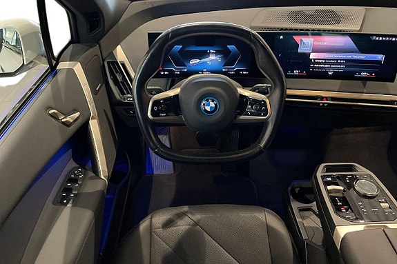 BMW iX 9 of 18
