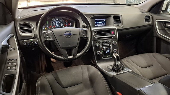 Volvo V60 2 of 22
