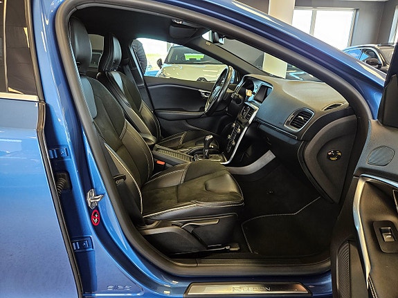 Volvo V40 15 of 18