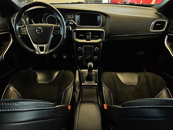 Volvo V40 8 of 18