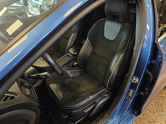 Volvo V40 14 of 18