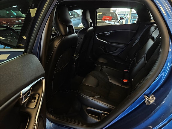Volvo V40 17 of 18