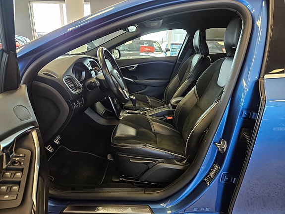 Volvo V40 13 of 18