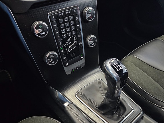 Volvo V40 12 of 18