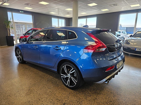 Volvo V40 4 of 18