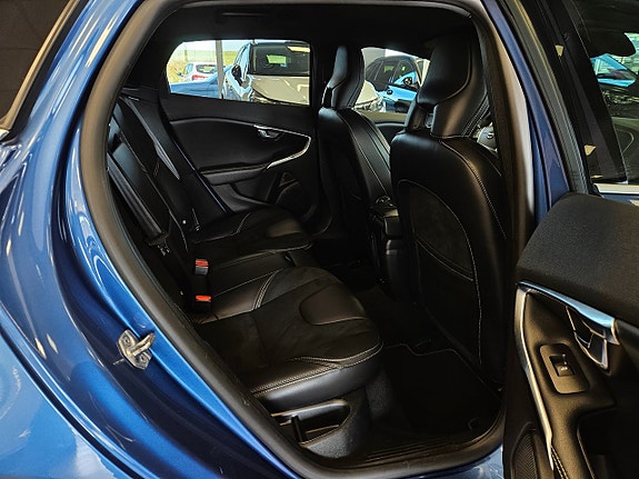 Volvo V40 16 of 18