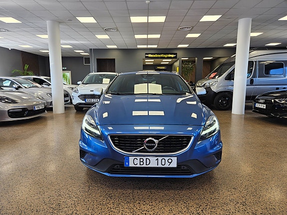 Volvo V40 2 of 18