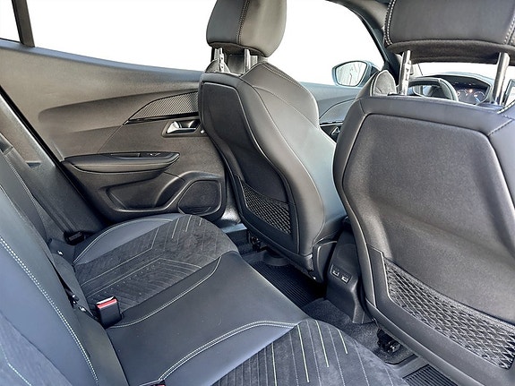 Peugeot 2008 14 of 17