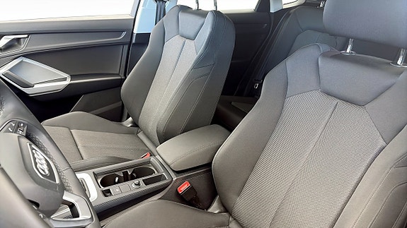Audi Q3 8 of 13