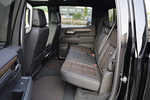 Chevrolet Silverado 1500 11 of 24
