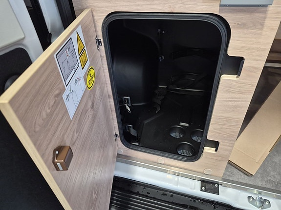 Dethleffs GlobeTrail Active 600 DS dieselvärme, automat, 140 hk, infällda fönster 9 of 19