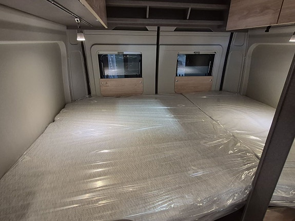 Dethleffs GlobeTrail Active 600 DS dieselvärme, automat, 140 hk, infällda fönster 15 of 19
