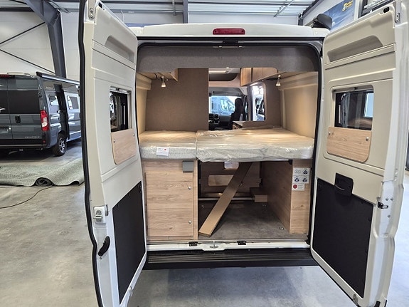 Dethleffs GlobeTrail Active 600 DS dieselvärme, automat, 140 hk, infällda fönster 8 of 19