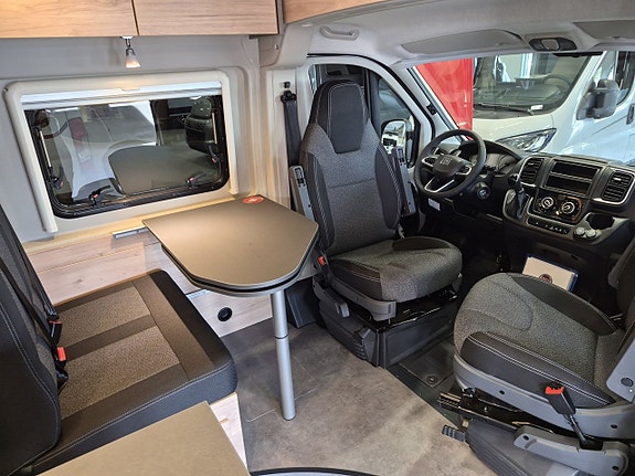 Dethleffs GlobeTrail Active 600 DS dieselvärme, automat, 140 hk, infällda fönster 18 of 19