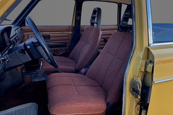 Volvo 244 9 of 16