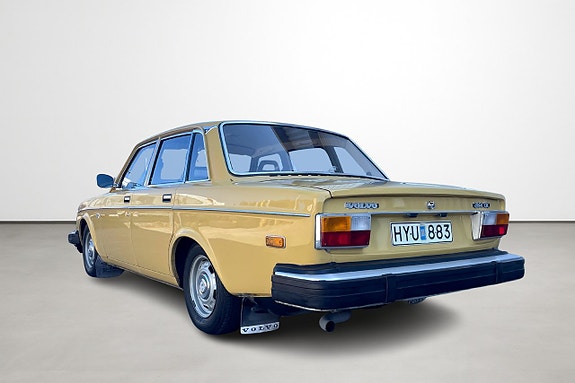 Volvo 244 3 of 16