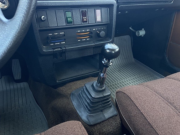Volvo 244 16 of 16