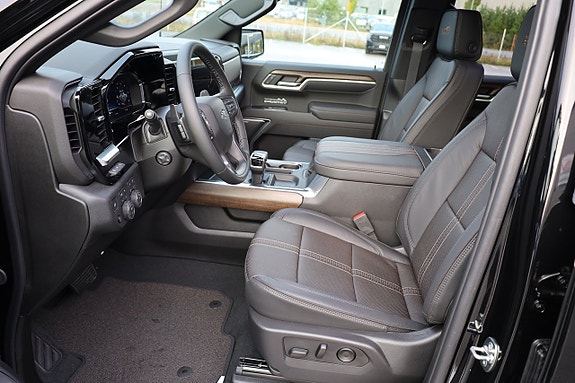 Chevrolet Silverado 1500 7 of 24