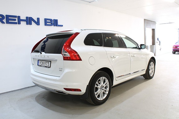 Volvo XC60 2 of 5