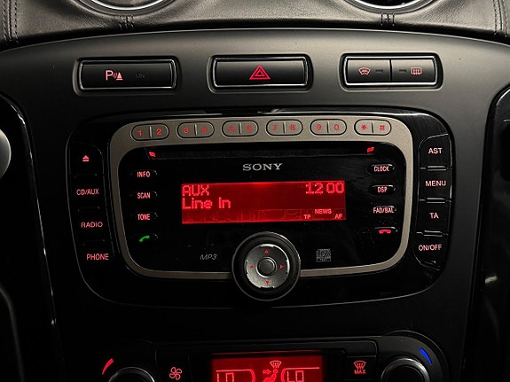 Ford Mondeo 23 of 25