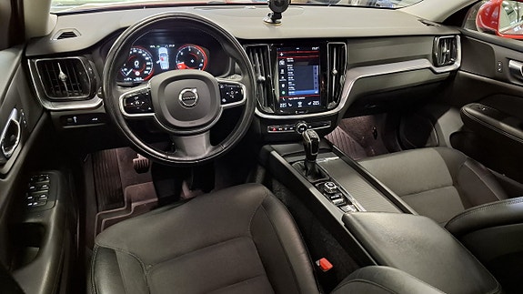 Volvo V60 2 of 29