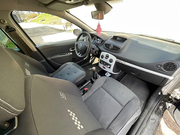 Renault Clio 12 of 15