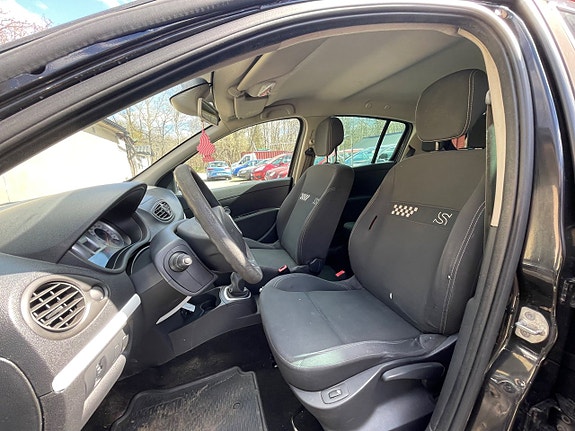 Renault Clio 13 of 15