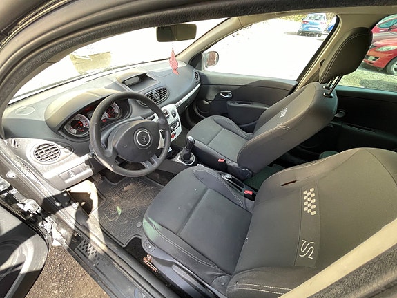 Renault Clio 8 of 15