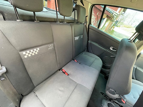 Renault Clio 9 of 15