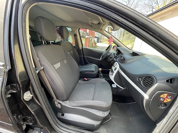 Renault Clio 10 of 15