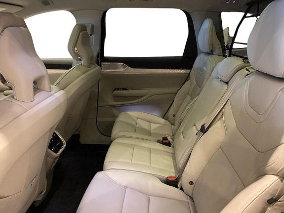 Volvo EX90 6 of 15