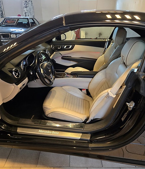 Mercedes-Benz SL500 5 of 11