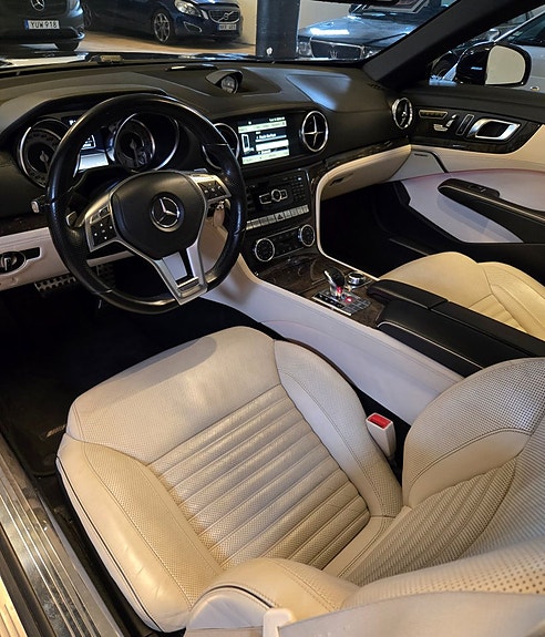 Mercedes-Benz SL500 6 of 11