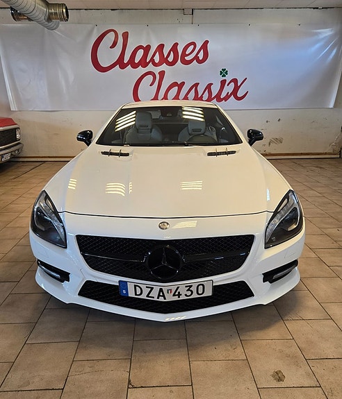 Mercedes-Benz SL500 2 of 5