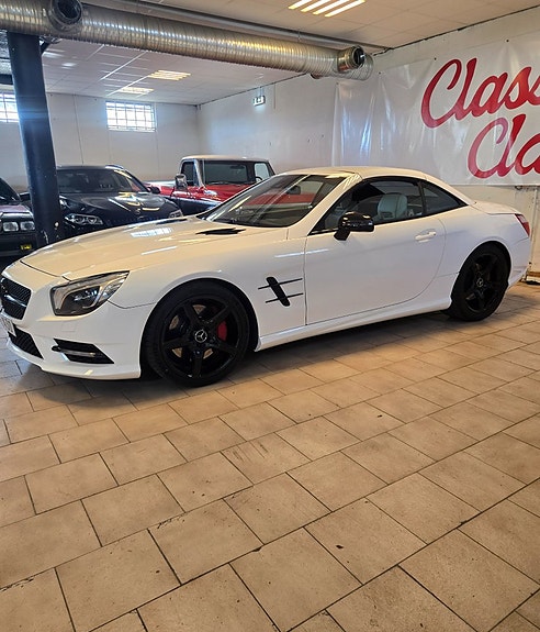 Mercedes-Benz SL500 4 of 5