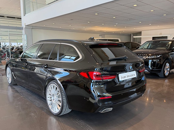 BMW 520d 3 of 5