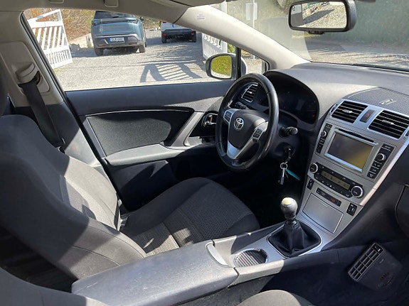 Toyota Avensis 14 of 22