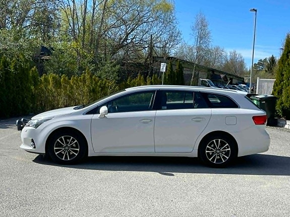 Toyota Avensis 5 of 5