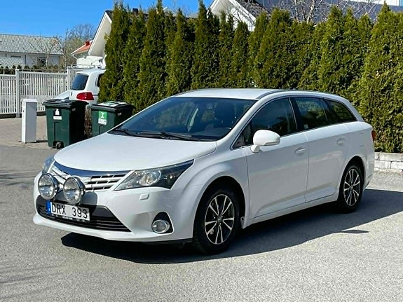 Toyota Avensis 2 of 5