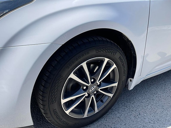 Toyota Avensis 9 of 22