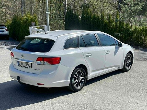Toyota Avensis 3 of 5