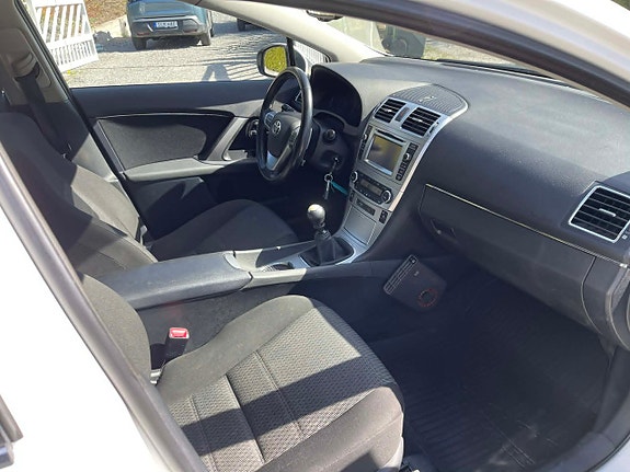 Toyota Avensis 12 of 22