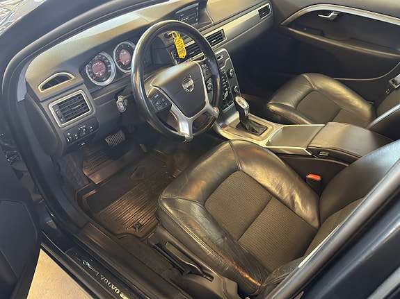 Volvo V70 7 of 19